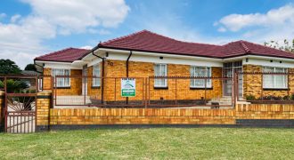 Your Oasis Awaits: Delville Gem with Income Potential, Spacious Interiors, and Ample Parking – A Family Haven in Germiston!