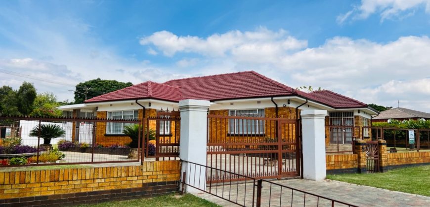 Your Oasis Awaits: Delville Gem with Income Potential, Spacious Interiors, and Ample Parking – A Family Haven in Germiston!