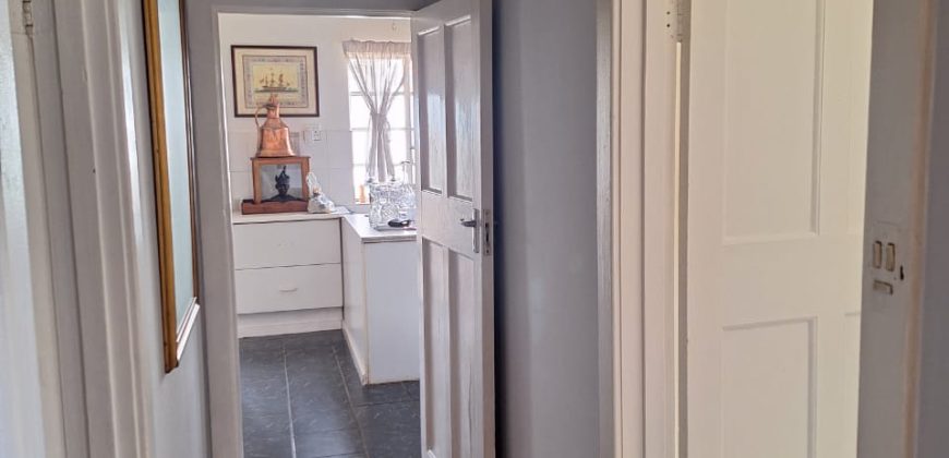 Smart 2 Bedroom Semi Detached house in Bezuidenhout Valley.