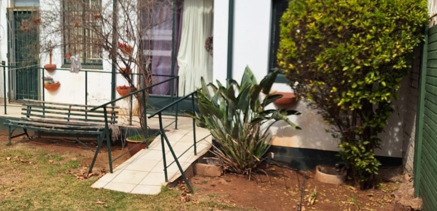 Smart 2 Bedroom Semi Detached house in Bezuidenhout Valley.