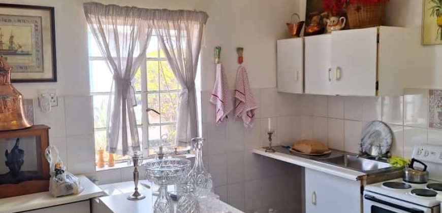 Smart 2 Bedroom Semi Detached house in Bezuidenhout Valley.