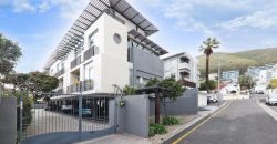 Luxurious 2-Bedroom Apartment in Prime Sea Point Location, discover the epitome of coastal living.