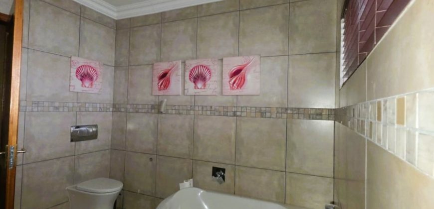 3 Bedroom House for Sale in Kensington