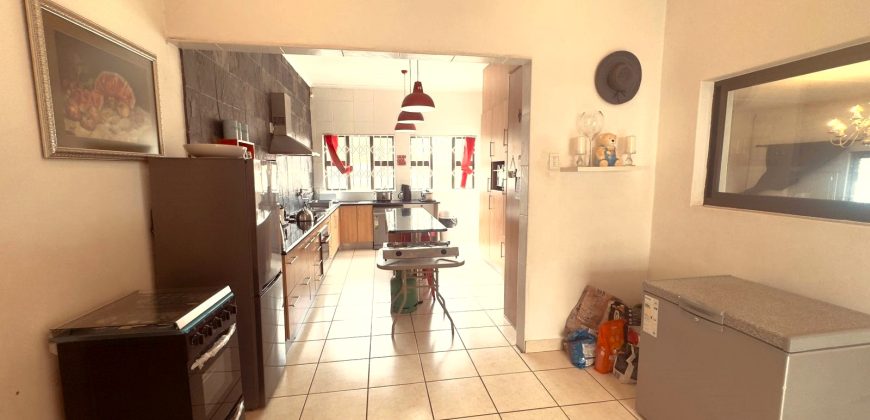 3 Bedroom House for Sale in Kensington