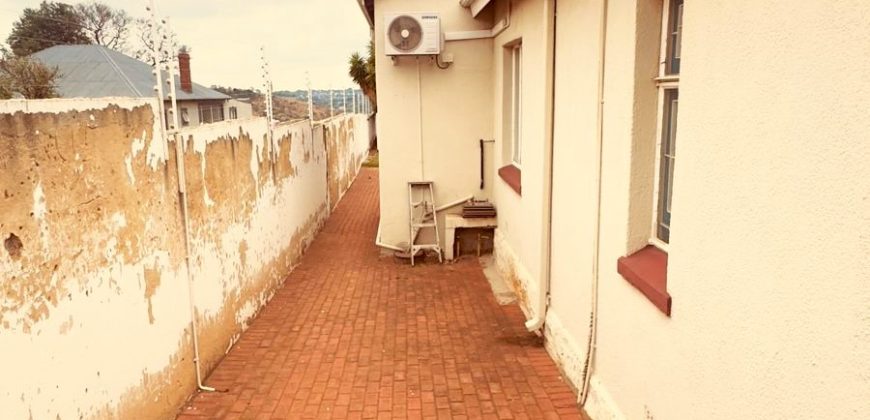 3 Bedroom House for Sale in Kensington