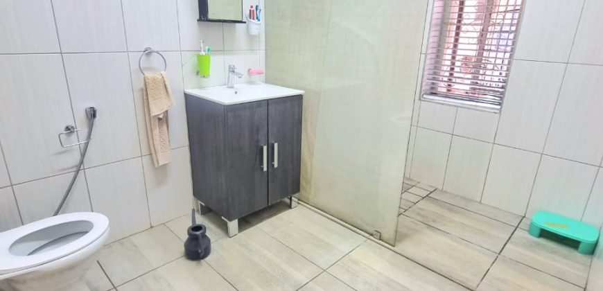 3 Bedroom House for Sale in Kensington