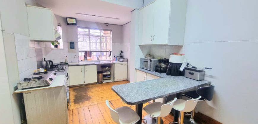3 Bedroom House for Sale in Kensington