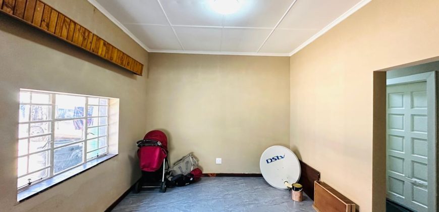 6 Bedroom House for Sale in Bezuidenhout Valley