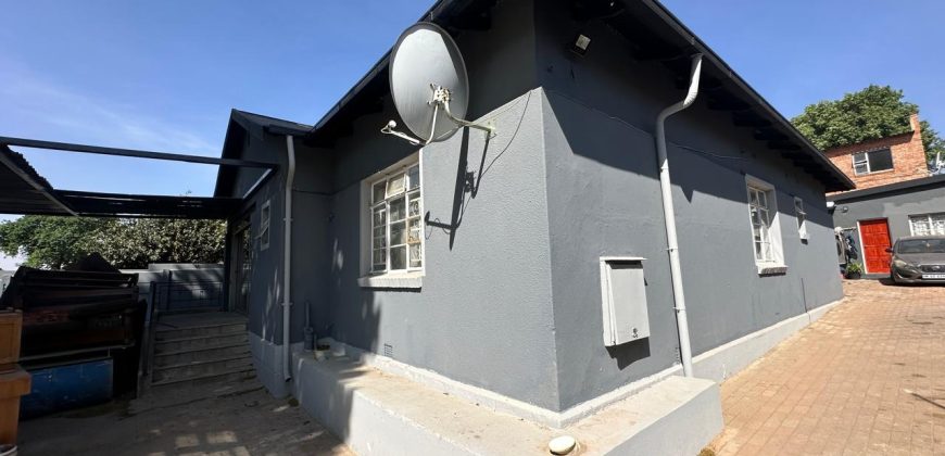 6 Bedroom House for Sale in Bezuidenhout Valley