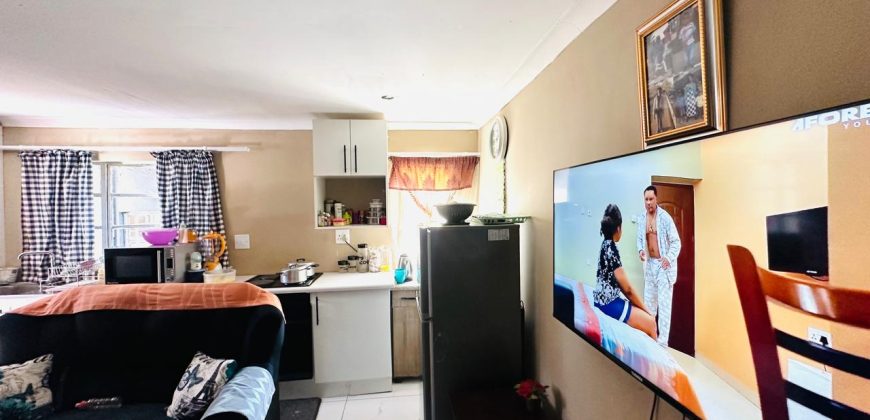 6 Bedroom House for Sale in Bezuidenhout Valley