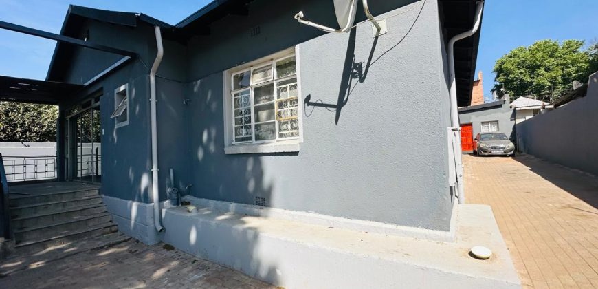 6 Bedroom House for Sale in Bezuidenhout Valley