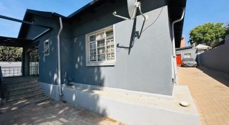 6 Bedroom House for Sale in Bezuidenhout Valley