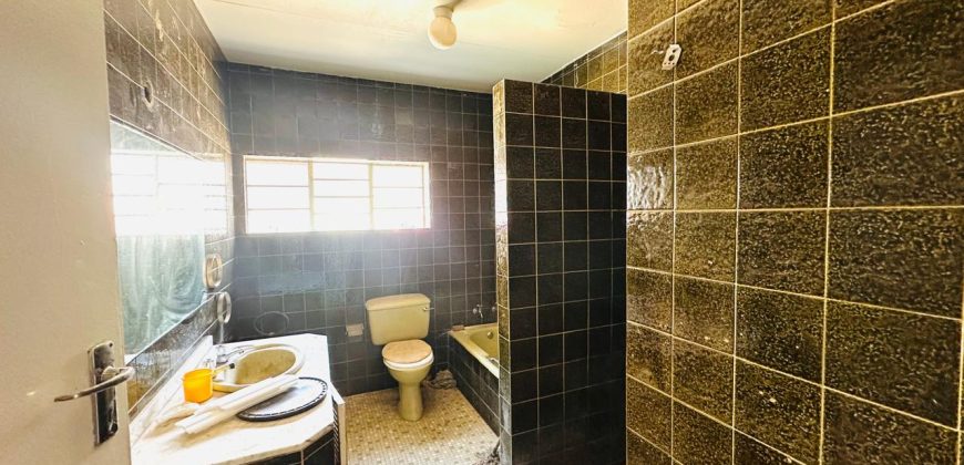 6 Bedroom House for Sale in Bezuidenhout Valley