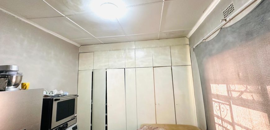 6 Bedroom House for Sale in Bezuidenhout Valley