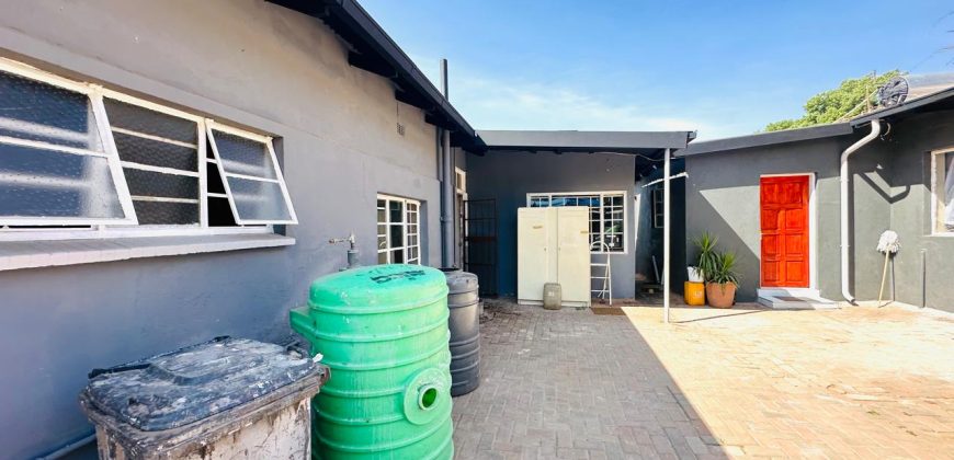 6 Bedroom House for Sale in Bezuidenhout Valley