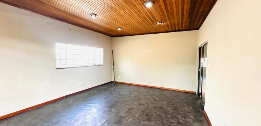 6 Bedroom House for Sale in Bezuidenhout Valley