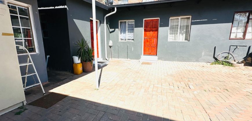 6 Bedroom House for Sale in Bezuidenhout Valley