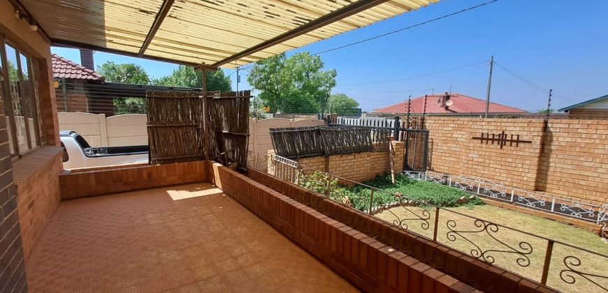 4 Bedroom House for Sale in Sunnyridge