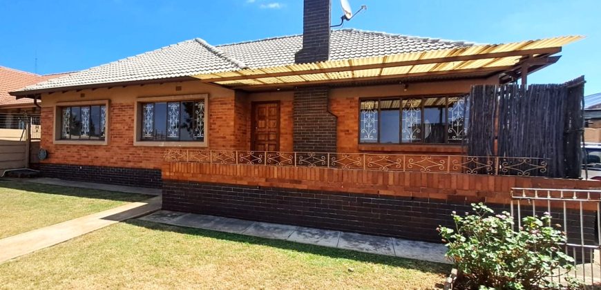 4 Bedroom House for Sale in Sunnyridge