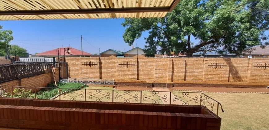 4 Bedroom House for Sale in Sunnyridge