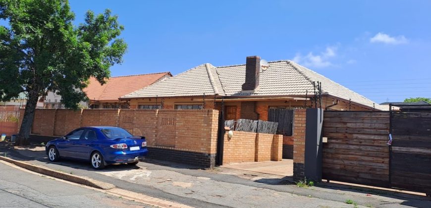 4 Bedroom House for Sale in Sunnyridge