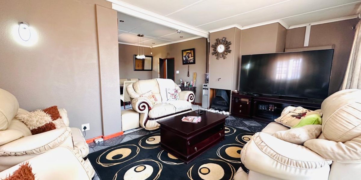 3 Bedroom House for Sale in Primrose