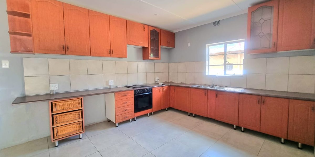 3 Bedroom House for Sale in Bezuidenhout Valley