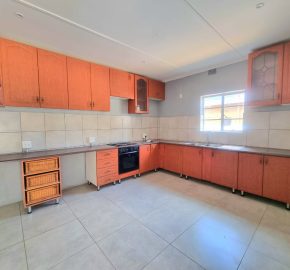 3 Bedroom House for Sale in Bezuidenhout Valley