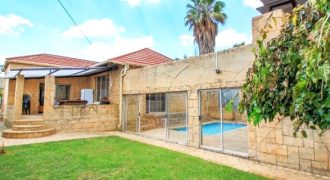 5 Bedroom Home in Primrose!!