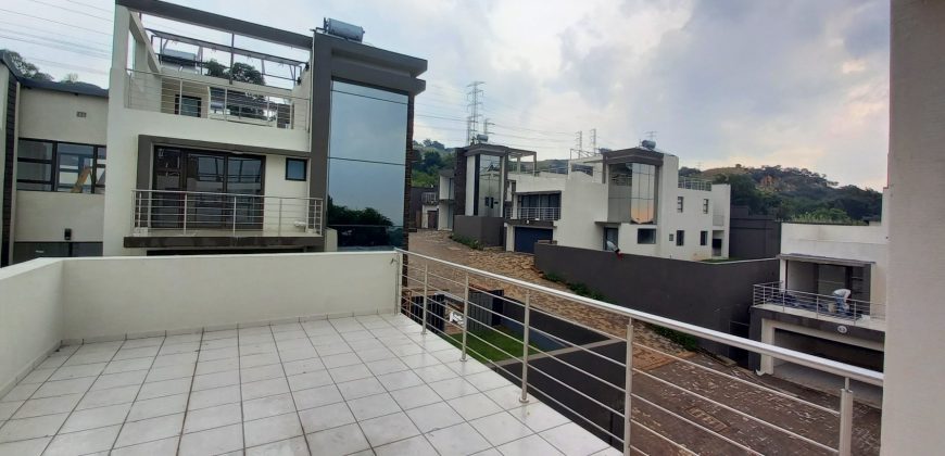 Delightful and sophisticated cluster in Bedfordview.