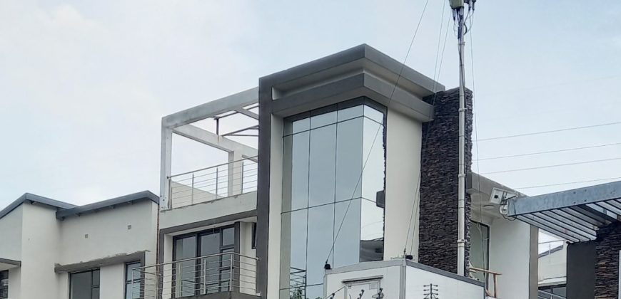 Delightful and sophisticated cluster in Bedfordview.