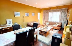 Secure and spacious 2 Bedroom Apartment in Cyrildene