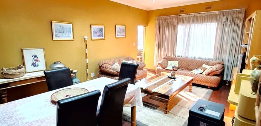 Secure and spacious 2 Bedroom Apartment in Cyrildene