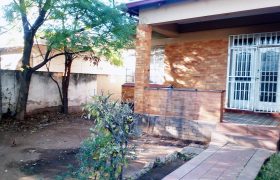 Calling All Investors to this Multi- Tenanted House with 3 Studio Apartments.