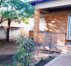 Calling All Investors to this Multi- Tenanted House with 3 Studio Apartments.