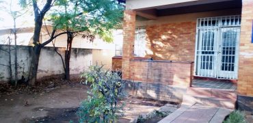 Calling All Investors to this Multi- Tenanted House with 3 Studio Apartments.