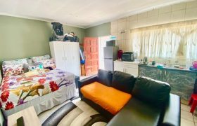 Prime Investment Opportunity: 16-Room Property with Lucrative Returns