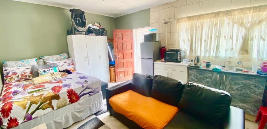 Prime Investment Opportunity: 16-Room Property with Lucrative Returns