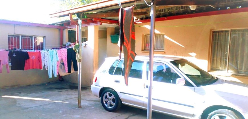 Calling All Investors to this Multi- Tenanted House with 3 Studio Apartments.