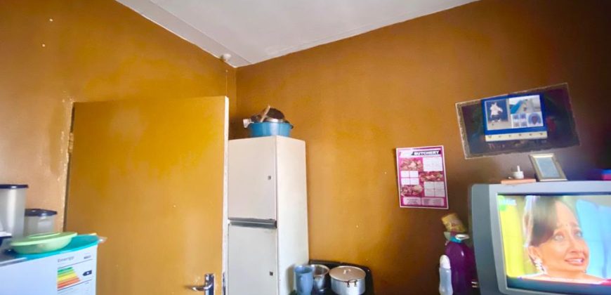 Prime Investment Opportunity: 16-Room Property with Lucrative Returns