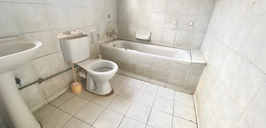 Prime Investment Opportunity: 16-Room Property with Lucrative Returns