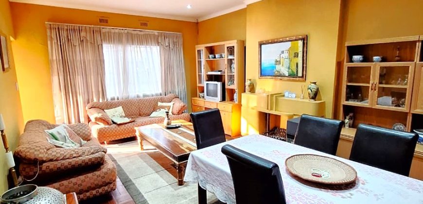 Secure and spacious 2 Bedroom Apartment in Cyrildene