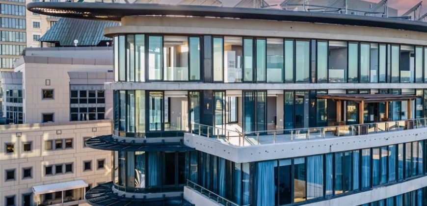 Feel on top of the world with this penthouse located in  DaVinci Hotel Sandton.