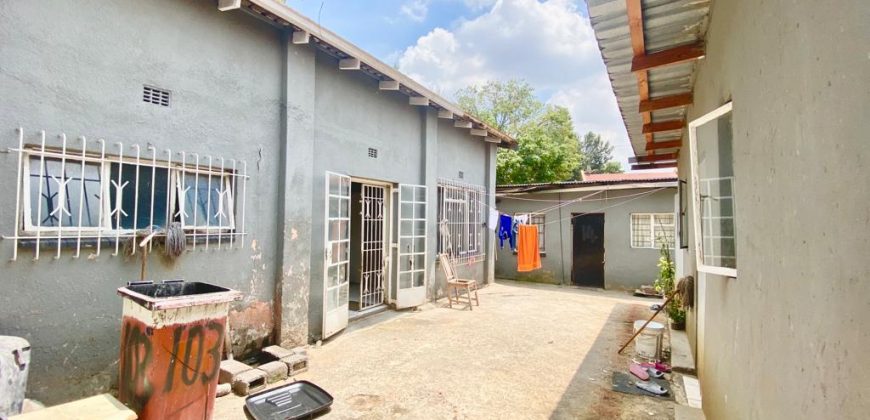 Prime Investment Opportunity: 16-Room Property with Lucrative Returns