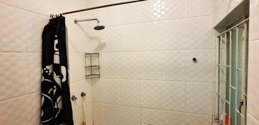 Secure and spacious 2 Bedroom Apartment in Cyrildene