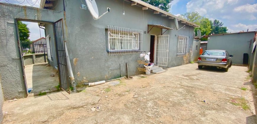 Prime Investment Opportunity: 16-Room Property with Lucrative Returns