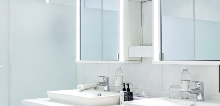 Feel on top of the world with this penthouse located in  DaVinci Hotel Sandton.