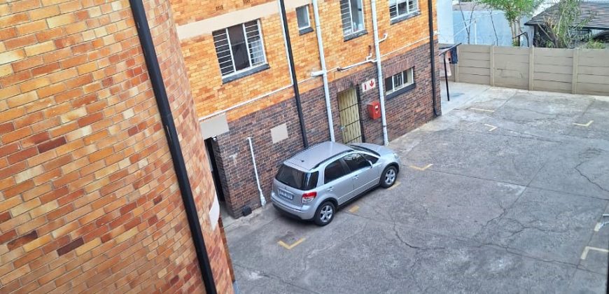 Secure and spacious 2 Bedroom Apartment in Cyrildene