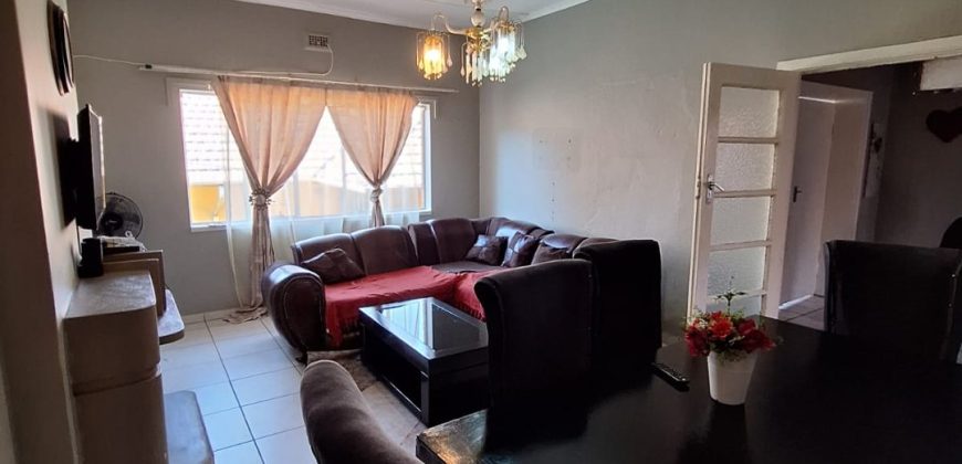 Immaculate 2 Bedroom apartment for Sale in Cyrildene.