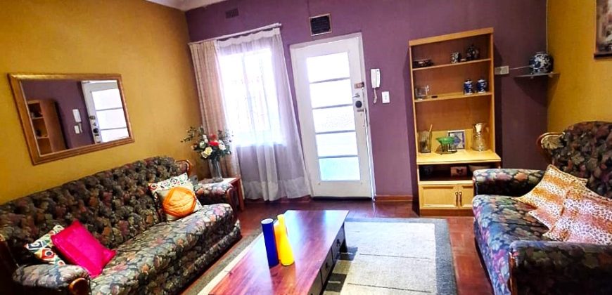 Secure and spacious 2 Bedroom Apartment in Cyrildene